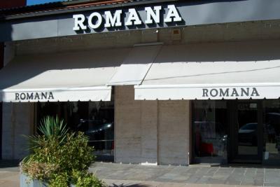 Romana Abbigliamento, facciata negozio